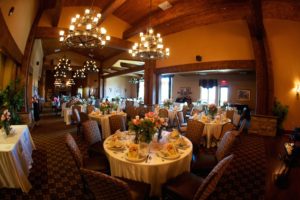 Country-Club-w-Table-Centerpieces