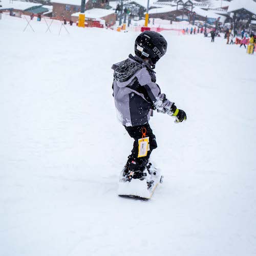 een vergoeding Superioriteit Betrouwbaar What to Expect From Your Child's Snowboard Lesson - Angel Fire Resort